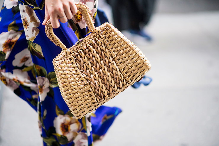 С ноткой безумия: яркие сумки на нью-йоркской Неделе моды
