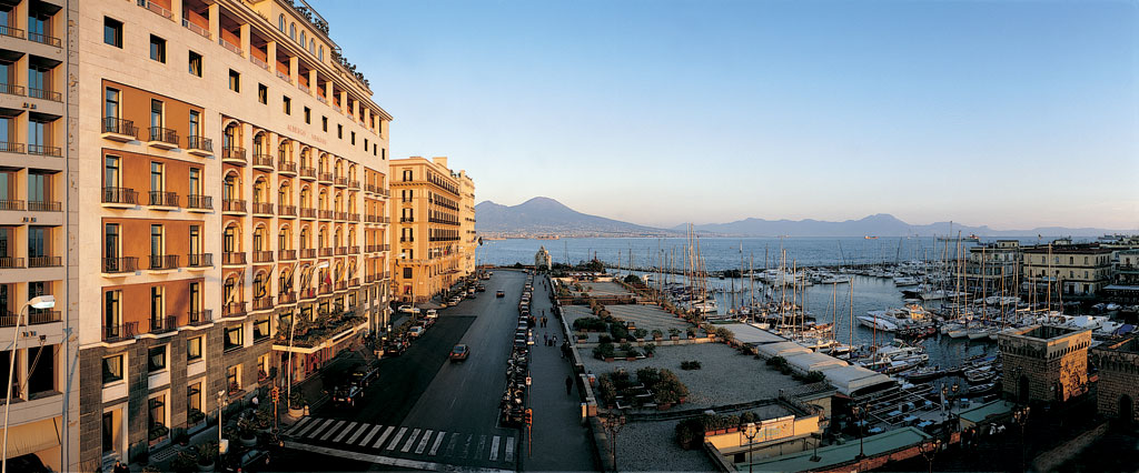 5 причин остановиться в Grand Hotel Vesuvio в Неаполе