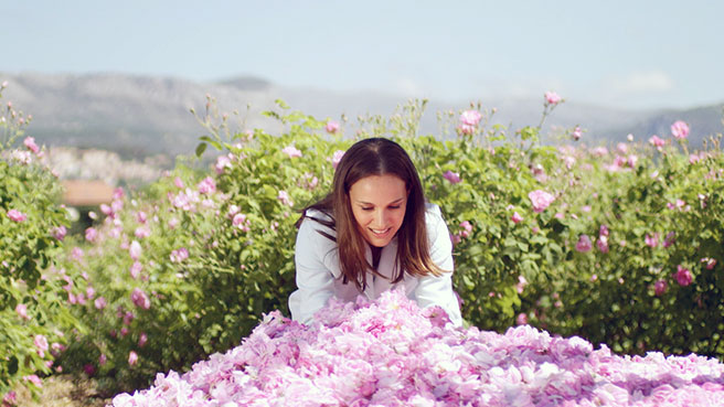 Натали Портман на розовых полях Dior