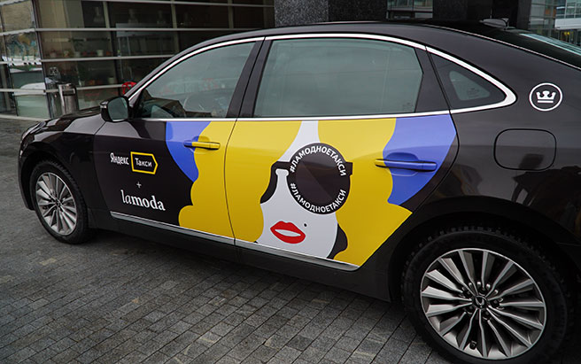 Яндекс.Такси и Lamoda устроят фотоаттракцион в московском такси