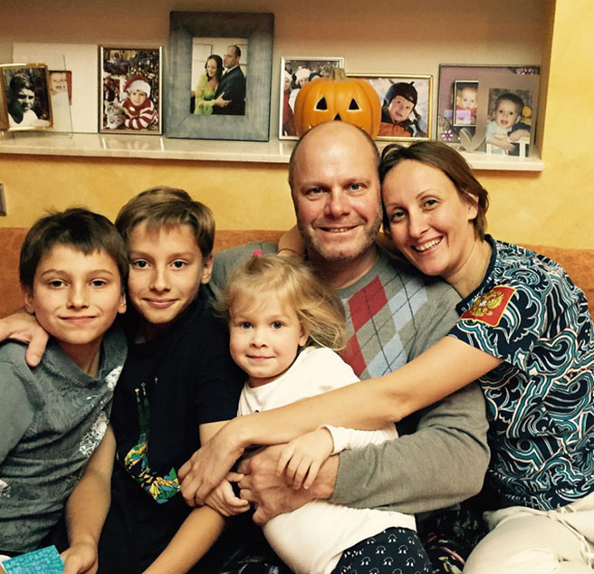 Алексей Кортнев и Амина Зарипова с детьми