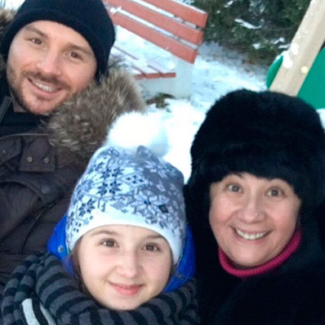 Сергей Лазарев с племянницей Алиной и мамой Валентиной Викторовной